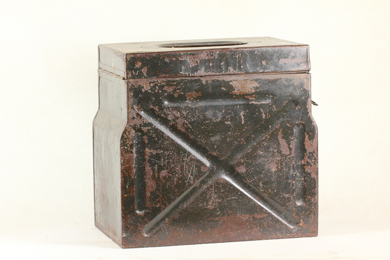 cassetta in lamiera porta munizioni (caricatori da 20 mm)